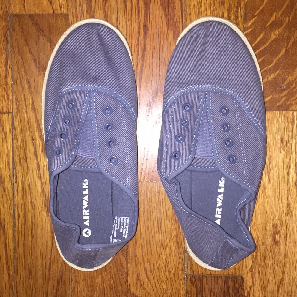 Women’s canvas shoes - Size 6